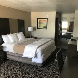 Stonebrook Inn - kingbed