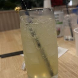 Sparkling pineapple lemonade