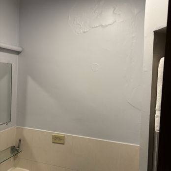 Chinatown Hotel - Bathroom wall. - Hotels Near Me - Chicago, Illinois