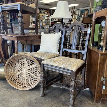 The Coop de Ville - Used, Vintage & Consignment Near Me - Medford, Oregon