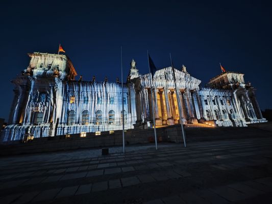 Reichstag Building by null