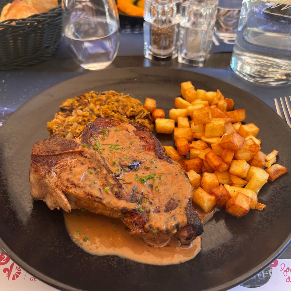 Le Castelet - The veal T-Bone special. Parfait. - French Near Me - Blois, 41