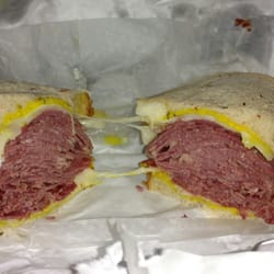 Harvard Deli - Corned beef sandwich