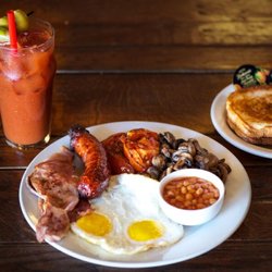 Ye Olde Kings Head - British Breakfast with a Bloody Mary