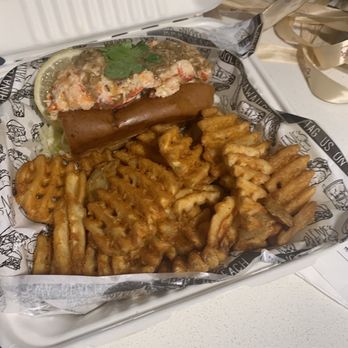 Jolene's - Ewa Beach - Buttah Lobstah Roll and Fries - Burgers Near Me - Ewa Beach, Hawaii Jolene's - Ewa Beach - Buttah Lobstah Roll and Fries - Burgers Near Me - Ewa Beach, Hawaii