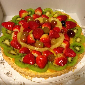 Le Croissant Dore - Small 10" Fruit Tart - feeds 8 - $24 - Bakeries Near Me - Westminster, California