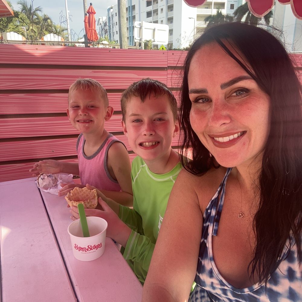 Super Scoops - Happy mama and kiddos - Ice Cream & Frozen Yogurt Near Me - Treasure Island, Florida Super Scoops - Happy mama and kiddos - Ice Cream & Frozen Yogurt Near Me - Treasure Island, Florida