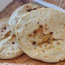 Papusa queso/chicharon