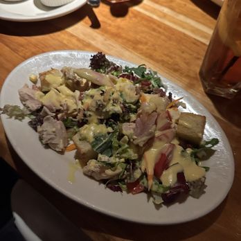 Houston's Restaurant - Traditional salad with Rotisserie chicken - New American Near Me - Irvine, California Houston's Restaurant - Traditional salad with Rotisserie chicken - New American Near Me - Irvine, California