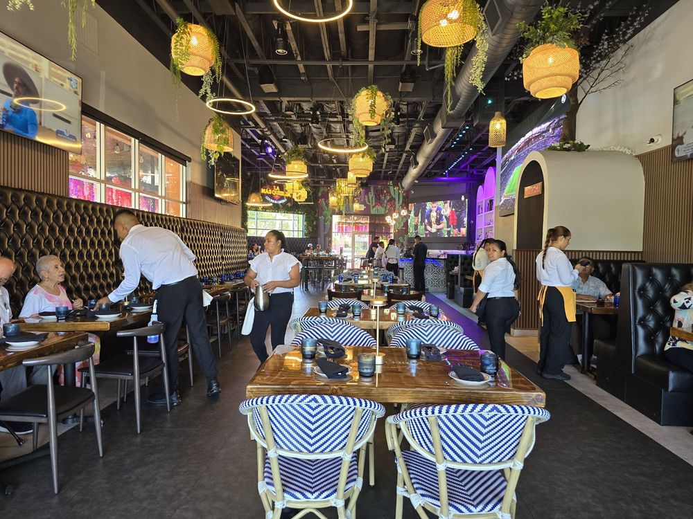 La Más Querida Cantina & Cocina