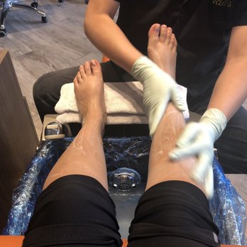Divine Nail Spa - WUY did an amazing job taking care of my feet, from making sure I was comfortable to making sure everything looked right! 10/10 - Nail Salons Near Me - Alexandria, Virginia
