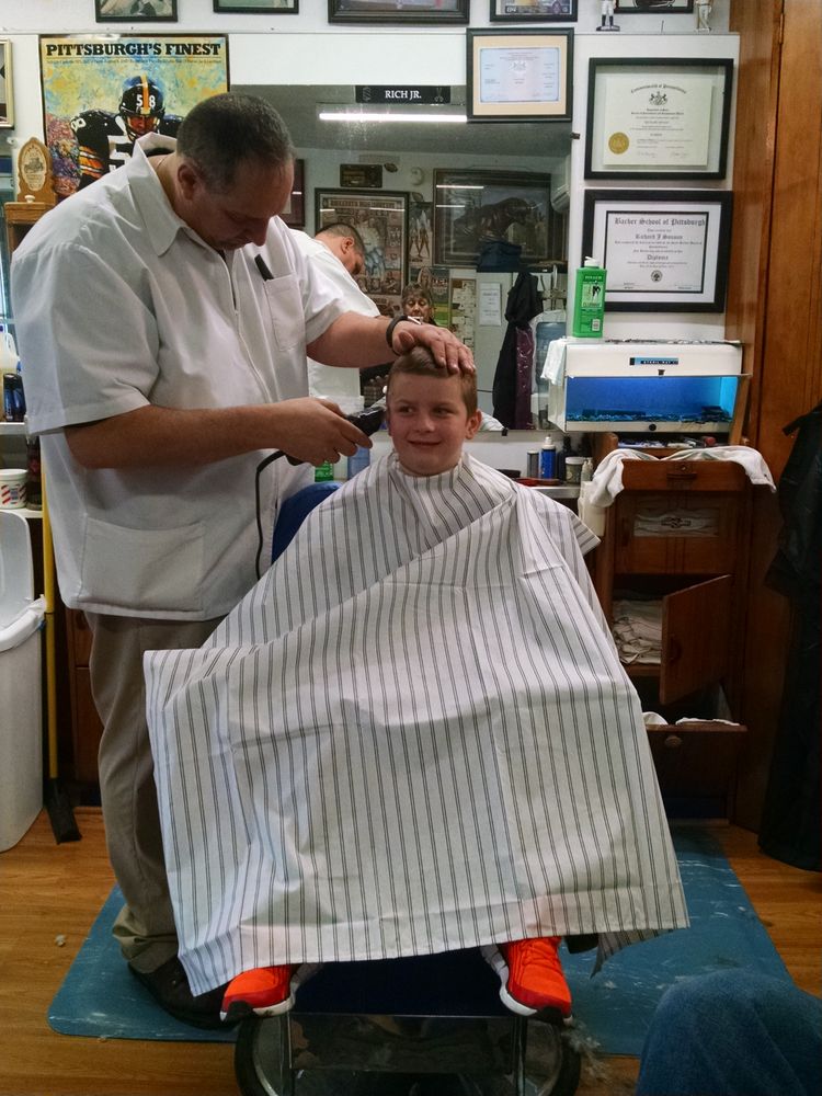 Rich's Barber Shop Logo