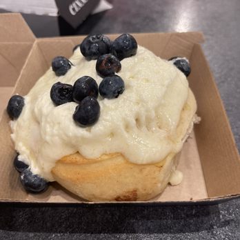Cinnaholic - Lemon Frosting w/ blueberries - Bakeries Near Me - Des Moines, Iowa