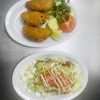 Aurinas Restaurant - Salvadoran Near Me - South Gate, California