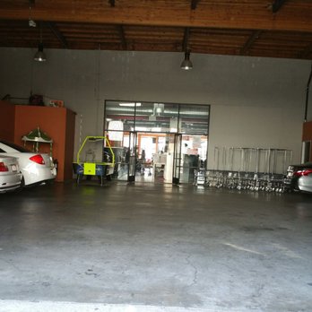 Mariya's Laundry - The covered parking and back entrance. - Laundromat Near Me - Northridge, California