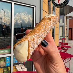 The Dirty Italian - Chocolate chip cannoli