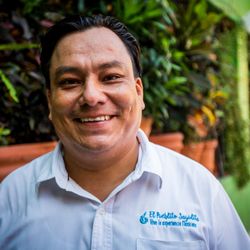 El Pueblito de Sayulita - Salvador, Mixologist and Head Server at the cafe