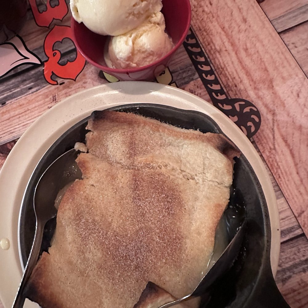 Grumpy Jake's BBQ - Apple cobbler à la mode - Barbeque Near Me - Pinetop-Lakeside, Arizona Grumpy Jake's BBQ - Apple cobbler à la mode - Barbeque Near Me - Pinetop-Lakeside, Arizona