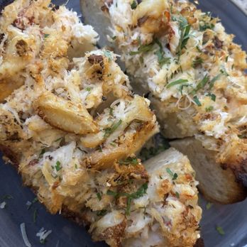 Wence's - Cheesy crabby garlic bread - New American Near Me - Pleasant Hill, California