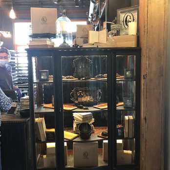 Gideon's Bakehouse - Display - Bakeries Near Me - Orlando, Florida