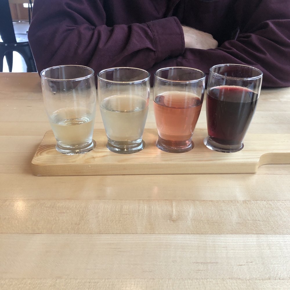 Grateful Vineyard - Wine flight - Wine Tasting Room Near Me - Mount Hood, Oregon