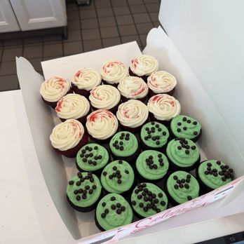 Dots Cafe - Dots 2 Dozen Mini (Mix & Match) - Cafes Near Me - Pasadena, California