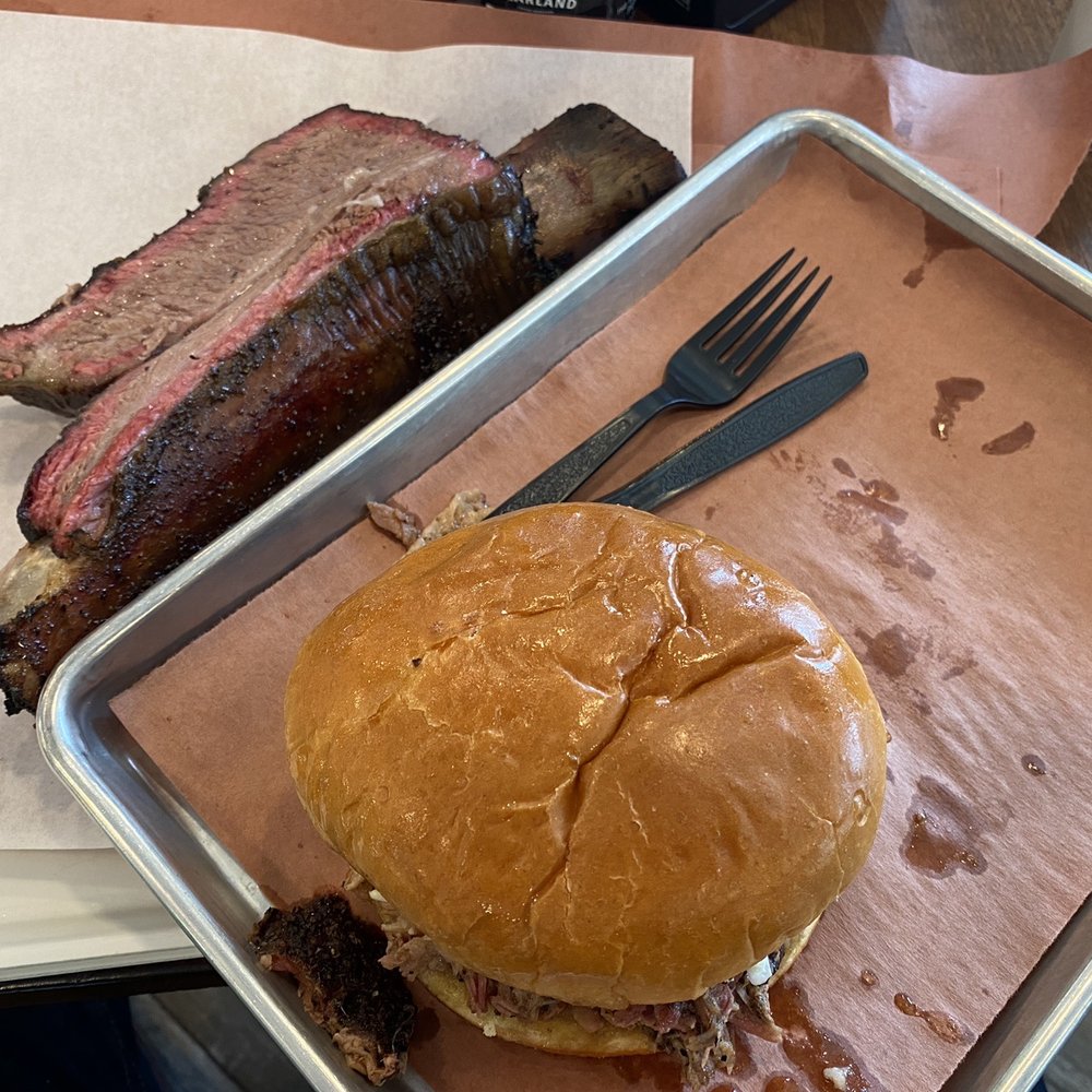 Killen's Barbecue - Gigantic beef ribs and pulled pork sandwich - Barbeque Near Me - Shenandoah, Texas Killen's Barbecue - Gigantic beef ribs and pulled pork sandwich - Barbeque Near Me - Shenandoah, Texas