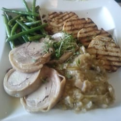Naglreiter - Spanferkelbraten mit gegrillten Semmelknödel, Speckbohnen und Sauerkraut