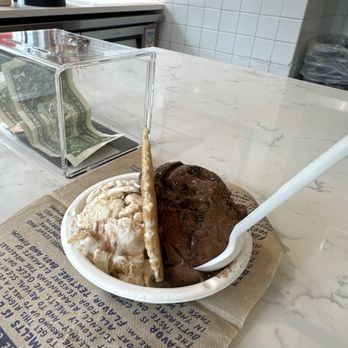 Jeni's Splendid Ice Creams - Toasted s'more and Texas sheet cake - Ice Cream & Frozen Yogurt Near Me - Philadelphia, Pennsylvania Jeni's Splendid Ice Creams - Toasted s'more and Texas sheet cake - Ice Cream & Frozen Yogurt Near Me - Philadelphia, Pennsylvania