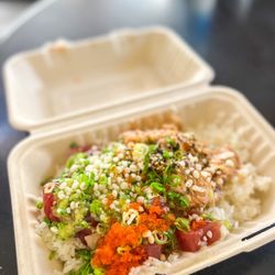 Off the Hook Poke Market - Cold ginger & spicy ahi regular plate ($19 with tax)