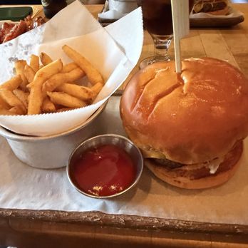 Laurel Tavern - Backyard burger - New American Near Me - Studio City, California Laurel Tavern - Backyard burger - New American Near Me - Studio City, California