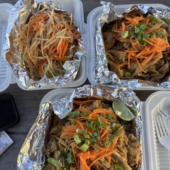 Aloha Thai Fusion - Kahului - Green papaya salad, drunken noodles, fried rice - Food Trucks Near Me - Kahului, Hawaii