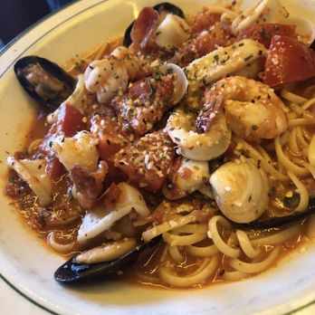 Hank's Italian Restaurant - Linguine Pescatore Dinner - Pizza Near Me - Torrance, California Hank's Italian Restaurant - Linguine Pescatore Dinner - Pizza Near Me - Torrance, California
