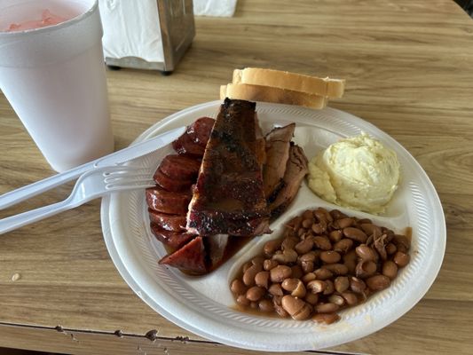Bert's BBQ by null