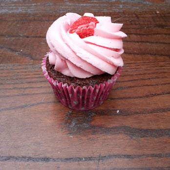 Ms. Cupcake - Gluten-free dairy-free chocolate and strawberry - Desserts Near Me - London, XGL Ms. Cupcake - Gluten-free dairy-free chocolate and strawberry - Desserts Near Me - London, XGL