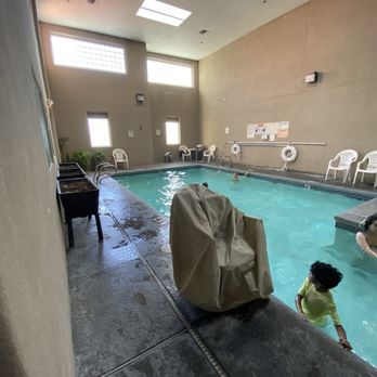Econo Lodge Old Town - The swimming pool is absolutely not the same swimming pool pictured on the website. - Hotels Near Me - Albuquerque, New Mexico Econo Lodge Old Town - The swimming pool is absolutely not the same swimming pool pictured on the website. - Hotels Near Me - Albuquerque, New Mexico