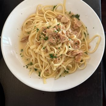 Pan D'Olive - Linguini Clams - Italian Near Me - St Louis, Missouri Pan D'Olive - Linguini Clams - Italian Near Me - St Louis, Missouri