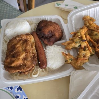 Saint Louis Delicatessen - Delis Near Me - Honolulu, Hawaii