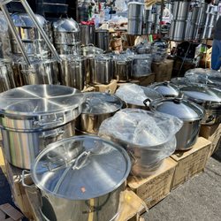 Napa - Vallejo Flea Market & Auction - 05.11.25 cookwares for a restaurant business or a large Mexican or Asian families LoL