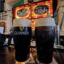 Molly McHughs Irish Pub