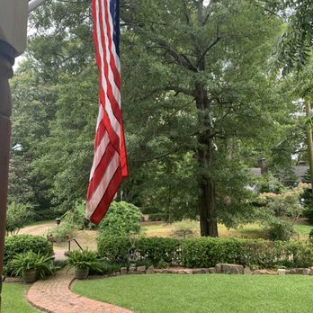 Azalea Inn Bed & Breakfast - view from the front porch... very quiet and relaxing - Bed & Breakfast Near Me - Jefferson, Texas