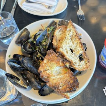 Row 34 - Mussels - Seafood Near Me - Burlington, Massachusetts