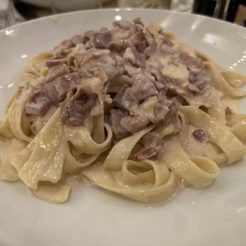 Pasta Eater - Pasta Giusto - Italian Near Me - New York, New York Pasta Eater - Pasta Giusto - Italian Near Me - New York, New York