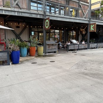 Moku Kitchen - Cocktail Bars Near Me - Honolulu, Hawaii