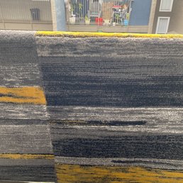 5'x7' dining room rug: 3 years old, clean like new! 5'x7' dining room rug: 3 years old, clean like new!