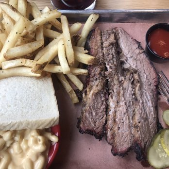 Doc's Commerce Smokehouse - Barbeque Near Me - Milwaukee, Wisconsin
