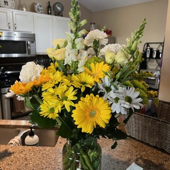 Town & Country Gardens - Gorgeous, fresh, full vase, 100% better than other florist! - Florists Near Me - Algonquin, Illinois Town & Country Gardens - Gorgeous, fresh, full vase, 100% better than other florist! - Florists Near Me - Algonquin, Illinois