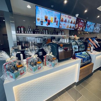 Mr.Puffs -  a view of the inside of a restaurant - Desserts Near Me - Vaughan, Ontario