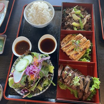 Hikari Sushi - Meat bento: bulgogi, teriyaki chicken and beef - Japanese Near Me - Diamond Bar, California Hikari Sushi - Meat bento: bulgogi, teriyaki chicken and beef - Japanese Near Me - Diamond Bar, California