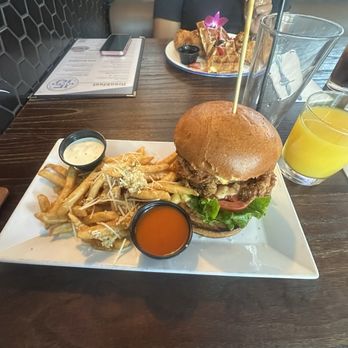 Kitchen 15 - CRISPY CHICKEN SANDWICH  /Garlic Fries - Breakfast & Brunch Near Me - Sacramento, California